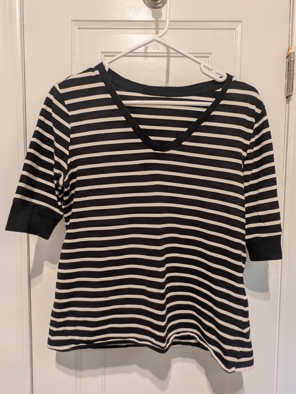 Cable & Gauge Black and White Striped V-Neck 3/4 Long Sleeve Top